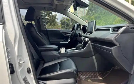 Toyota RAV4, 2021 год, 2 400 222 рублей, 8 фотография