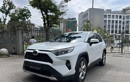 Toyota RAV4, 2021 год, 2 400 222 рублей, 3 фотография