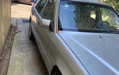 Mercedes-Benz E-Класс, 1993 год, 650 000 рублей, 1 фотография