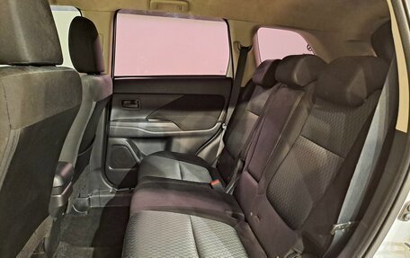 Mitsubishi Outlander III рестайлинг 3, 2014 год, 1 190 000 рублей, 17 фотография