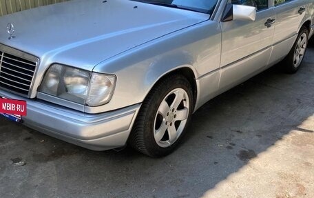 Mercedes-Benz E-Класс, 1993 год, 650 000 рублей, 3 фотография