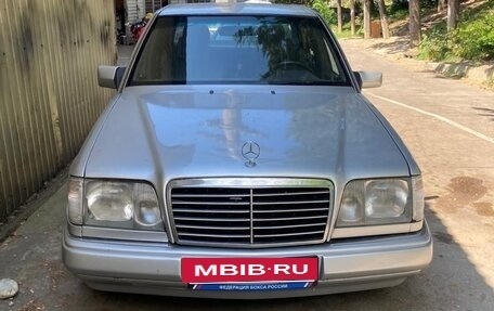 Mercedes-Benz E-Класс, 1993 год, 650 000 рублей, 4 фотография
