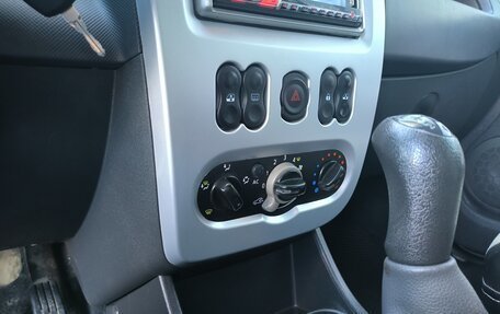 Renault Sandero I, 2012 год, 585 000 рублей, 19 фотография