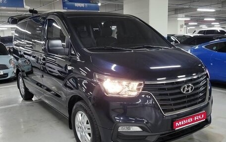 Hyundai Grand Starex Grand Starex I рестайлинг 2, 2020 год, 4 550 000 рублей, 1 фотография