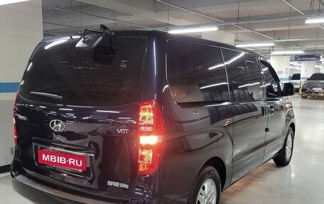 Hyundai Grand Starex Grand Starex I рестайлинг 2, 2020 год, 4 550 000 рублей, 2 фотография