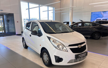 Chevrolet Spark III, 2011 год, 639 000 рублей, 3 фотография