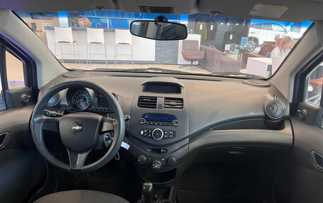 Chevrolet Spark III, 2011 год, 639 000 рублей, 10 фотография