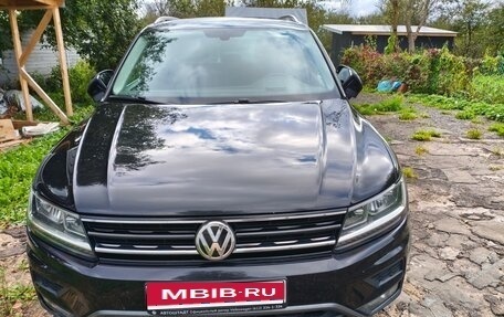Volkswagen Tiguan II, 2018 год, 2 600 000 рублей, 1 фотография