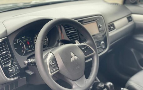 Mitsubishi Outlander III рестайлинг 3, 2013 год, 1 300 000 рублей, 10 фотография