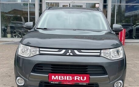 Mitsubishi Outlander III рестайлинг 3, 2013 год, 1 300 000 рублей, 3 фотография
