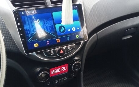Hyundai Solaris II рестайлинг, 2011 год, 800 000 рублей, 3 фотография