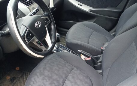 Hyundai Solaris II рестайлинг, 2011 год, 800 000 рублей, 9 фотография