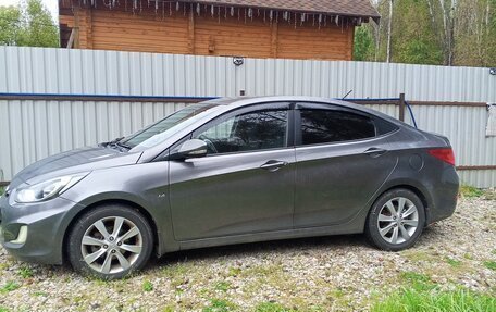 Hyundai Solaris II рестайлинг, 2011 год, 800 000 рублей, 17 фотография