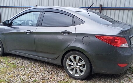 Hyundai Solaris II рестайлинг, 2011 год, 800 000 рублей, 16 фотография
