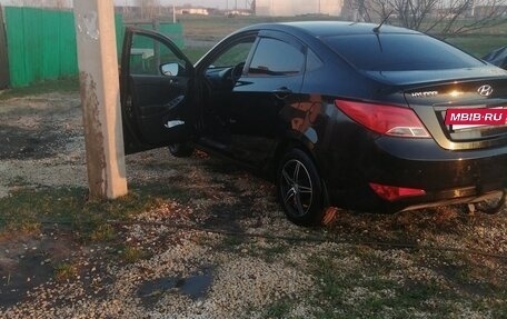 Hyundai Solaris II рестайлинг, 2014 год, 1 000 000 рублей, 2 фотография