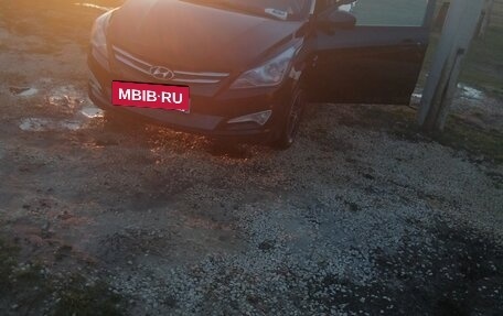 Hyundai Solaris II рестайлинг, 2014 год, 1 000 000 рублей, 4 фотография