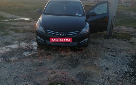 Hyundai Solaris II рестайлинг, 2014 год, 1 000 000 рублей, 3 фотография