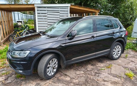 Volkswagen Tiguan II, 2018 год, 2 600 000 рублей, 3 фотография