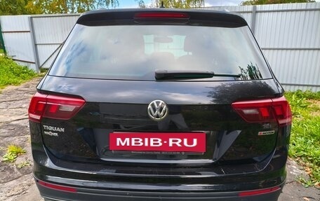 Volkswagen Tiguan II, 2018 год, 2 600 000 рублей, 2 фотография