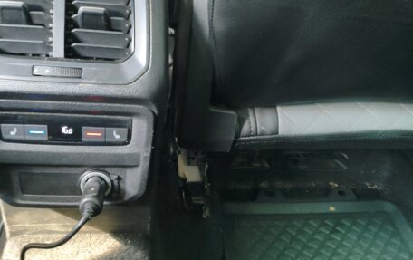 Volkswagen Tiguan II, 2018 год, 2 600 000 рублей, 10 фотография