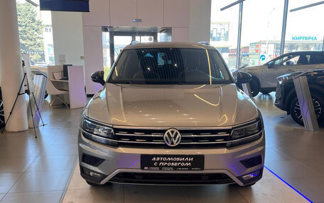 Volkswagen Tiguan II, 2019 год, 2 739 000 рублей, 2 фотография