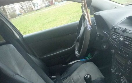 Toyota Avensis III рестайлинг, 2003 год, 600 000 рублей, 6 фотография
