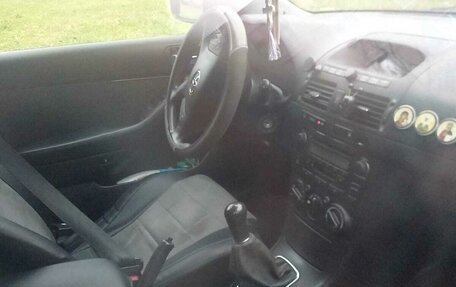 Toyota Avensis III рестайлинг, 2003 год, 600 000 рублей, 2 фотография