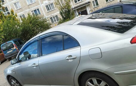 Toyota Avensis III рестайлинг, 2003 год, 600 000 рублей, 13 фотография