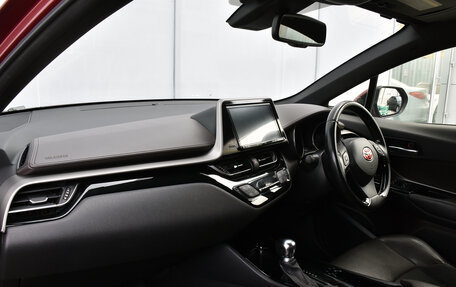 Toyota C-HR I рестайлинг, 2017 год, 1 559 000 рублей, 13 фотография