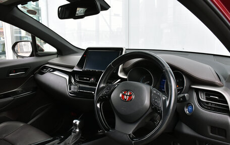 Toyota C-HR I рестайлинг, 2017 год, 1 559 000 рублей, 17 фотография