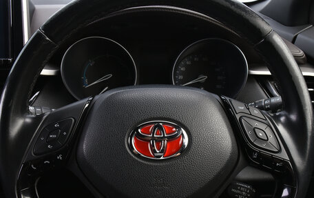 Toyota C-HR I рестайлинг, 2017 год, 1 559 000 рублей, 19 фотография