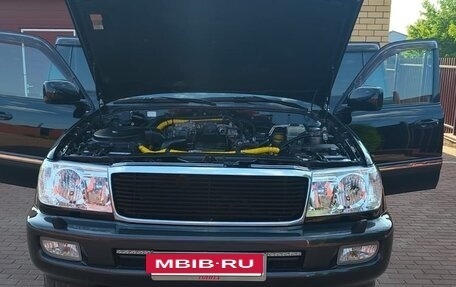 Toyota Land Cruiser 100 рестайлинг 2, 2007 год, 2 500 000 рублей, 2 фотография