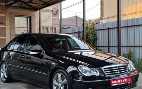 Mercedes-Benz C-Класс, 2005 год, 980 000 рублей, 1 фотография