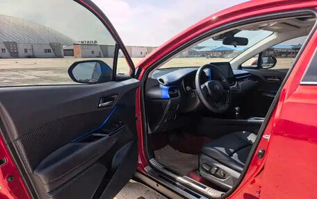 Toyota C-HR I рестайлинг, 2021 год, 1 999 222 рублей, 9 фотография