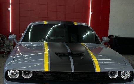 Dodge Challenger III рестайлинг 2, 2020 год, 4 199 000 рублей, 2 фотография