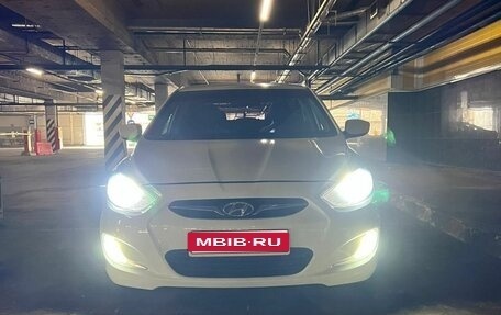 Hyundai Solaris II рестайлинг, 2012 год, 888 888 рублей, 1 фотография