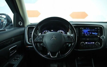 Mitsubishi Outlander III рестайлинг 3, 2016 год, 2 090 000 рублей, 13 фотография