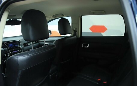Mitsubishi Outlander III рестайлинг 3, 2016 год, 2 090 000 рублей, 11 фотография