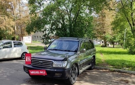 Toyota Land Cruiser 100 рестайлинг 2, 2002 год, 1 700 000 рублей, 2 фотография