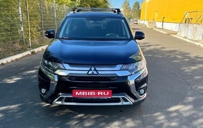 Mitsubishi Outlander III рестайлинг 3, 2020 год, 2 350 000 рублей, 1 фотография