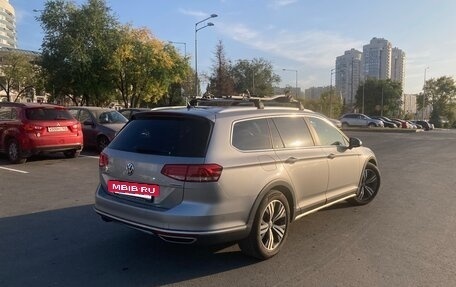 Volkswagen Passat B8 рестайлинг, 2018 год, 3 750 000 рублей, 3 фотография