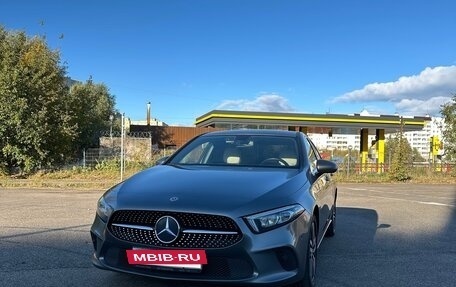Mercedes-Benz A-Класс, 2021 год, 3 000 000 рублей, 2 фотография