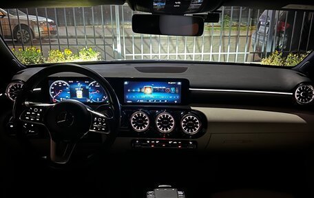 Mercedes-Benz A-Класс, 2021 год, 3 000 000 рублей, 22 фотография