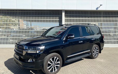 Toyota Land Cruiser 200, 2017 год, 6 897 000 рублей, 1 фотография
