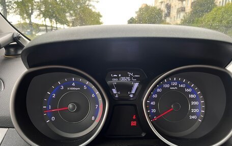 Hyundai Elantra V, 2012 год, 900 000 рублей, 10 фотография