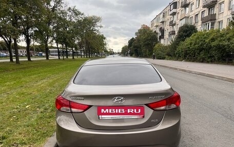 Hyundai Elantra V, 2012 год, 900 000 рублей, 4 фотография