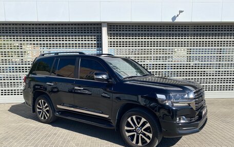 Toyota Land Cruiser 200, 2017 год, 6 897 000 рублей, 3 фотография