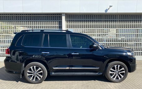 Toyota Land Cruiser 200, 2017 год, 6 897 000 рублей, 4 фотография