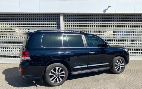 Toyota Land Cruiser 200, 2017 год, 6 897 000 рублей, 5 фотография