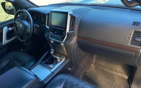 Toyota Land Cruiser 200, 2017 год, 6 897 000 рублей, 12 фотография